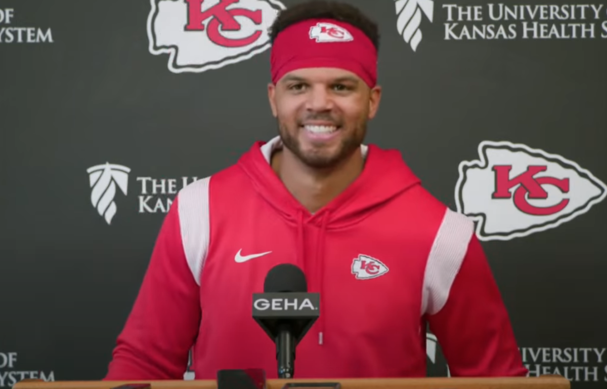 Chiefs QB Patrick Mahomes enlisted teammate to be his eyes and ears at ...