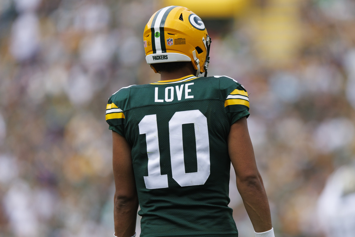 Packers give Jordan Love 3-time Super Bowl champion as new weapon.D