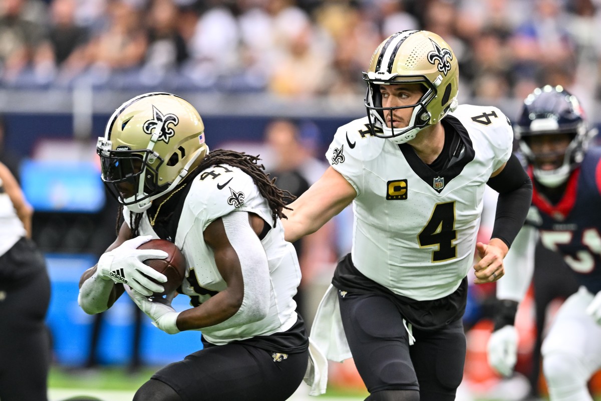 New Orleans Saints QB Derek Carr gives his take on RB Alvin Kamara's  contract situation