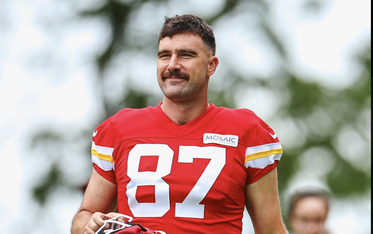 Travis Kelce brings back popular 'El Travedor' look for Kansas City Chiefs  training camp