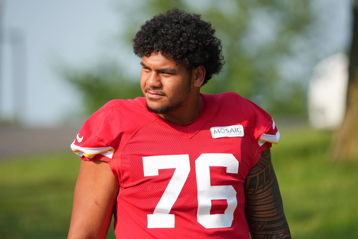 Veteran Trey Smith sees greatness in KC Chiefs' rookie offensive linemen at  training camp