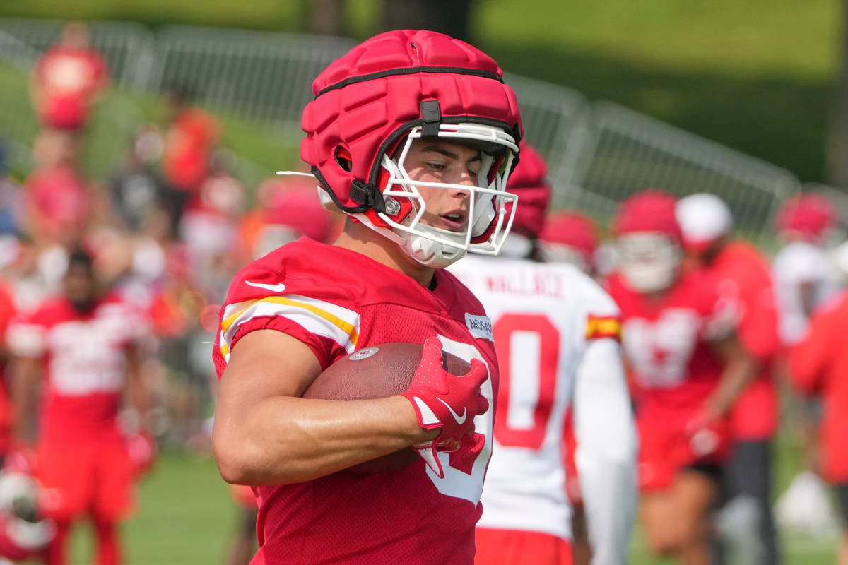 Jul 22, 2024; St. Joseph, MO, USA; Kansas City Chiefs running back Louis Rees-Zammit (9) runs the ball during training camp at Missouri Western State University.