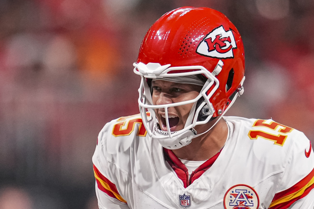 Sep 22, 2024; Atlanta, Georgia, USA; Kansas City Chiefs quarterback Patrick Mahomes (15) calls signals against the Atlanta Falcons during the second half at Mercedes-Benz Stadium.