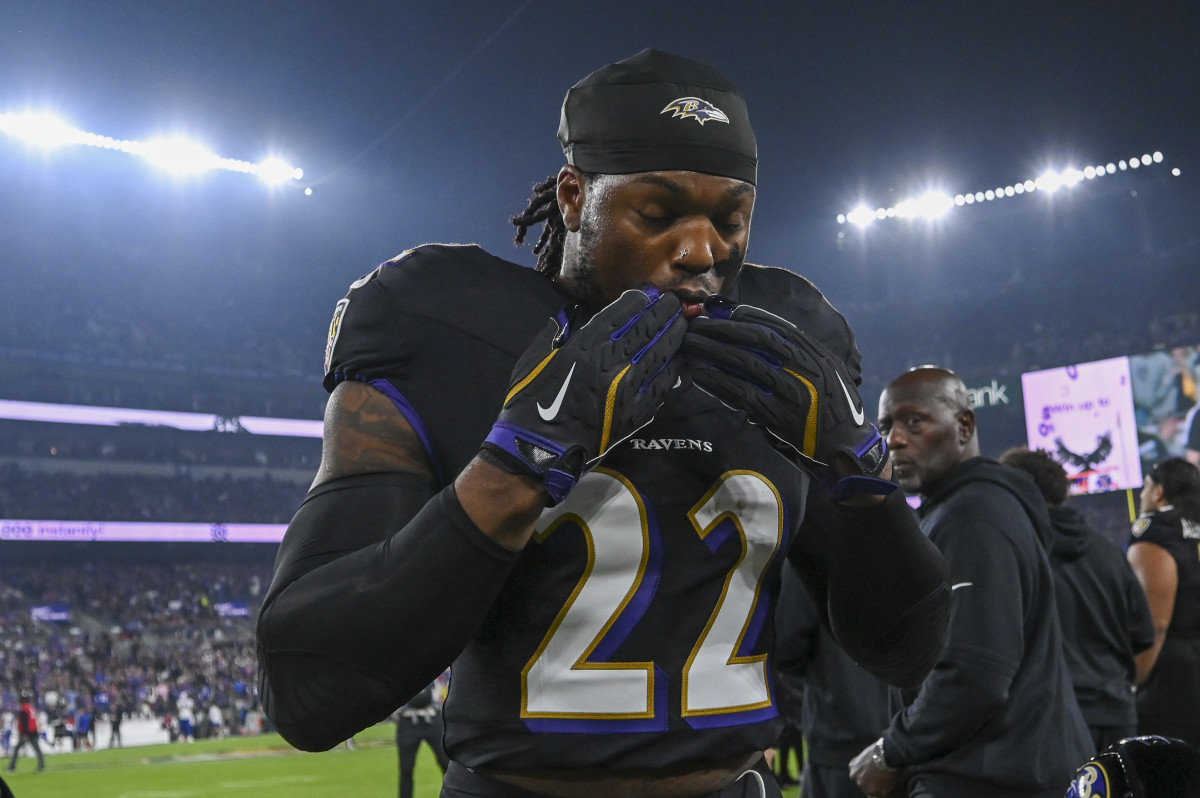 BREAKING NEWS: Derrick Henry Gave Up His First-Class Seat to a Veteran as a Tribute – What He Did Next Surprised Everyone on the Flight… - 24/7 News America