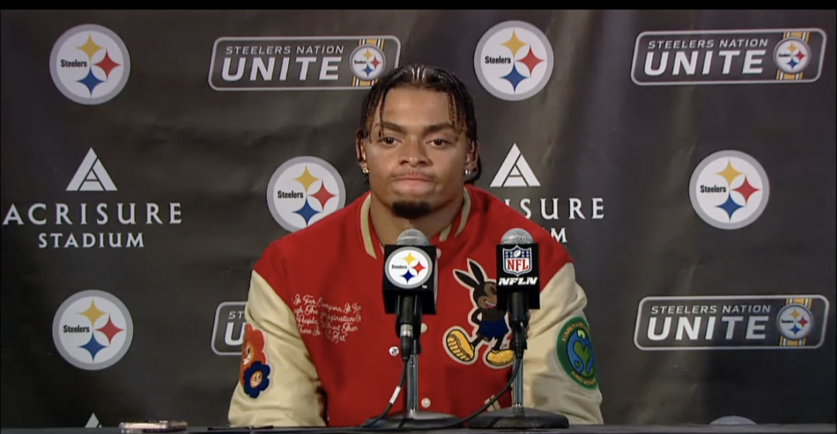 Justin Fields stumbles over his words when asked to name the Steelers