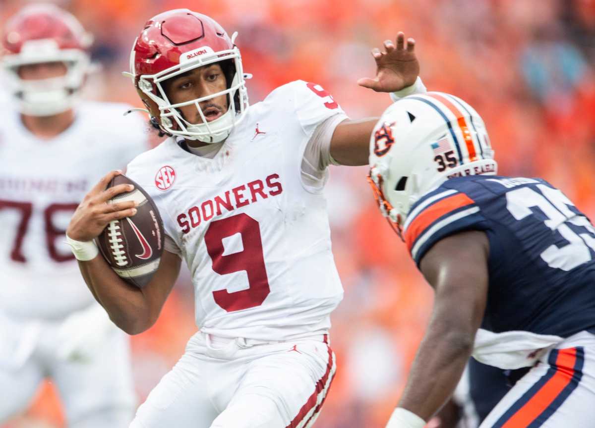 Oklahoma insider reveals why QB Michael Hawkins will get more