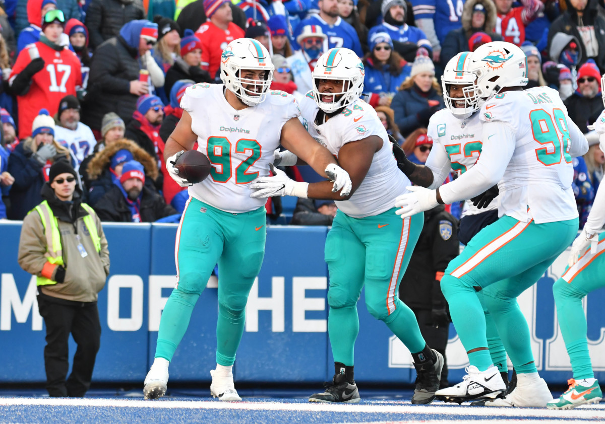 Miami Dolphins defensive tackle Zach Sieler (92), center