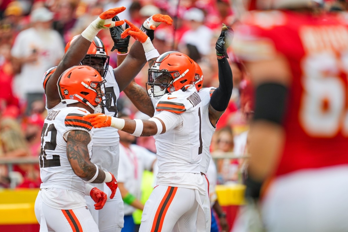 Browns lose LB Anthony Walker Jr. and CB Mike Ford vs. 49ers