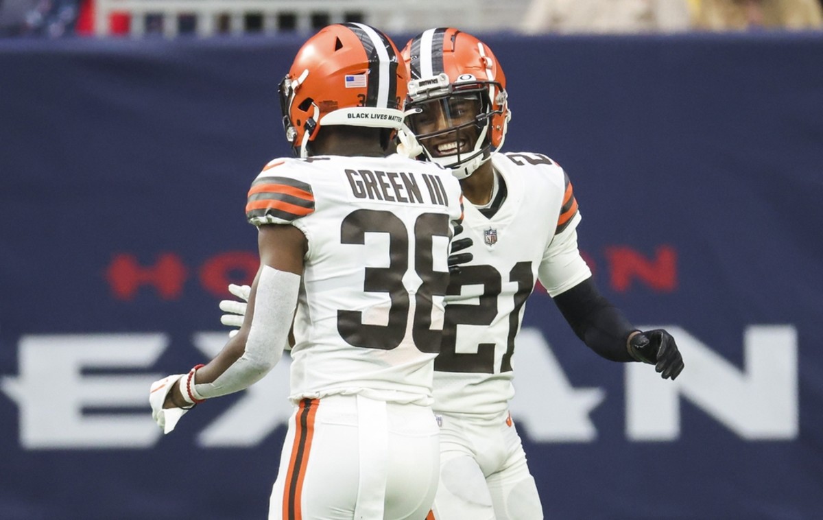 Cornerback A.J. Green re-signs with the Cleveland Browns for one year