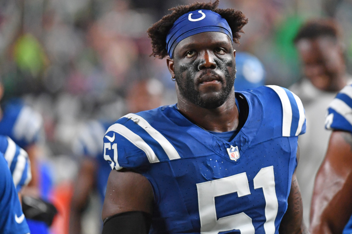 Indianapolis, Indiana, USA. 17th Oct, 2021. Indianapolis Colts defensive  lineman DeForest Buckner (99) pursues the quarterback during NFL football  game action between the Houston Texans and the Indianapolis Colts at Lucas  Oil