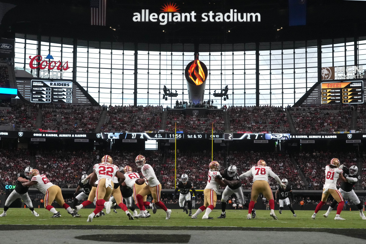 Pittsburgh, PA, USA. 19th Sep, 2021. Raiders in the tunnel before the  Pittsburgh Steelers vs Las Vegas Raiders game at Heinz Field in Pittsburgh,  PA. Jason Pohuski/CSM/Alamy Live News Stock Photo 