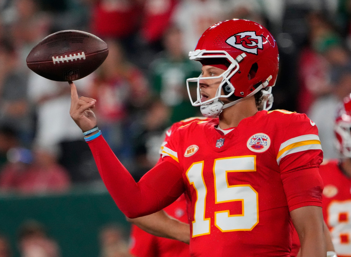 Chiefs' Patrick Mahomes sets the NFL record for the fastest to