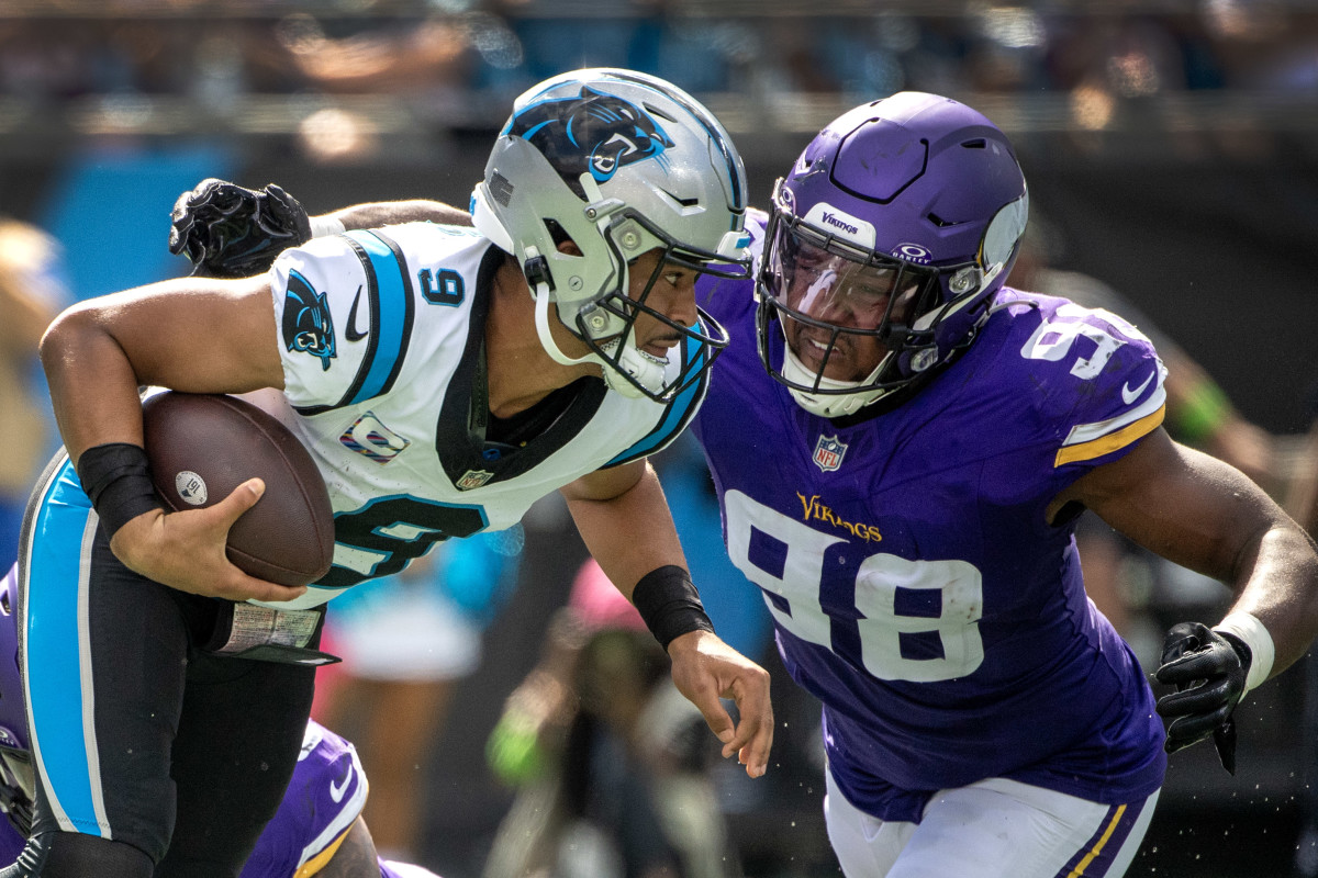 Vikings get 5 sacks, defeat Panthers 21-13