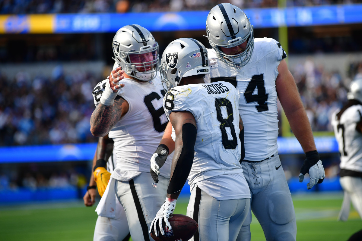 What happened to the Raiders' offense against Rams?