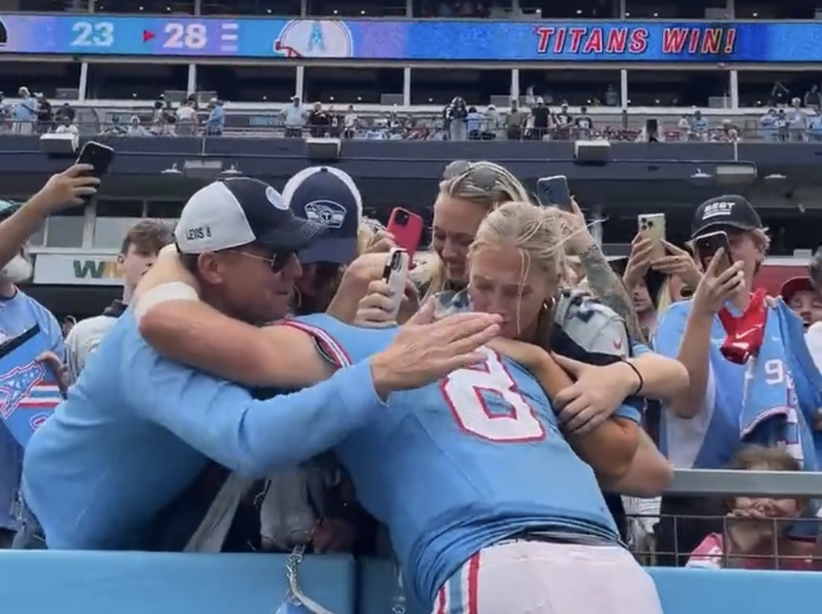Titans QB Will Levis shares special moment with family after first NFL win(04)