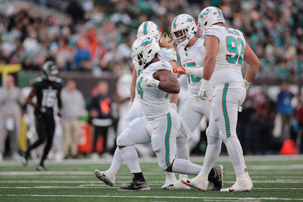 Dolphins DT Christian Wilkins suffers groin injury ahead of matchup with  Titans