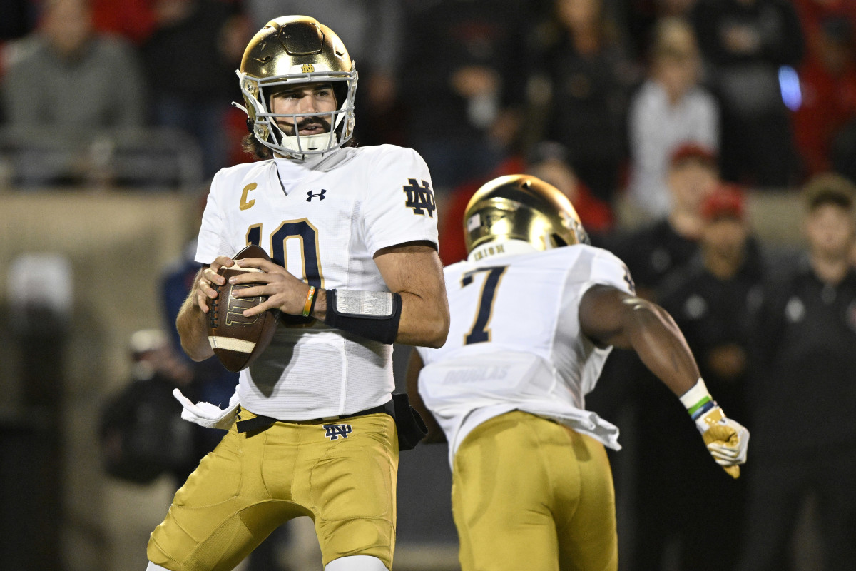 Oct 7, 2023; Louisville, Kentucky, USA; Notre Dame Fighting Irish quarterback Sam Hartman (10) looks to pass against the Louisville Cardinals during the first quarter at L&N Federal Credit Union Stadium. Mandatory Credit: Jamie Rhodes-USA TODAY Sports 