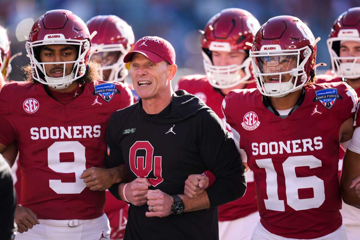 Oklahoma Sooners head coach Brent Venables