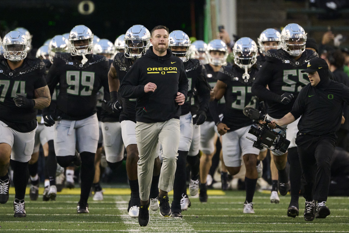 Oregon Ducks football game at Autzen Stadium in 2026
