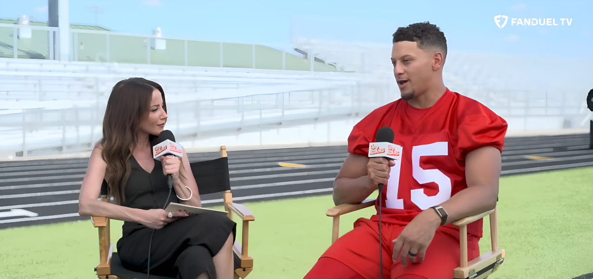 Tiền vệ Patrick Mahomes của Kansas City Chiefs cùng Kay Adams