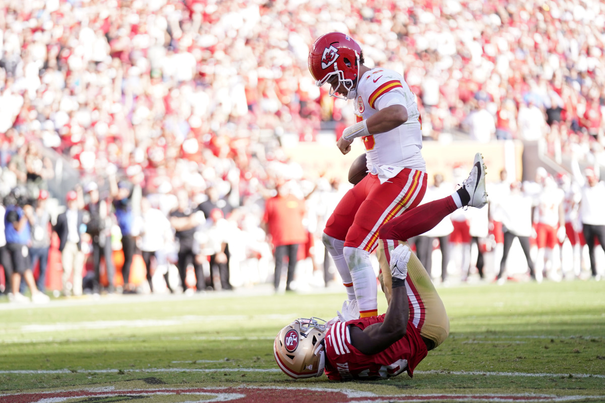 Oct 20, 2024; Santa Clara, California, USA; Kansas City Chiefs quarterback Patrick Mahomes (15) scores a touchdown next to San Francisco 49ers safety Malik Mustapha (6) in the fourth quarter at Levi's Stadium.