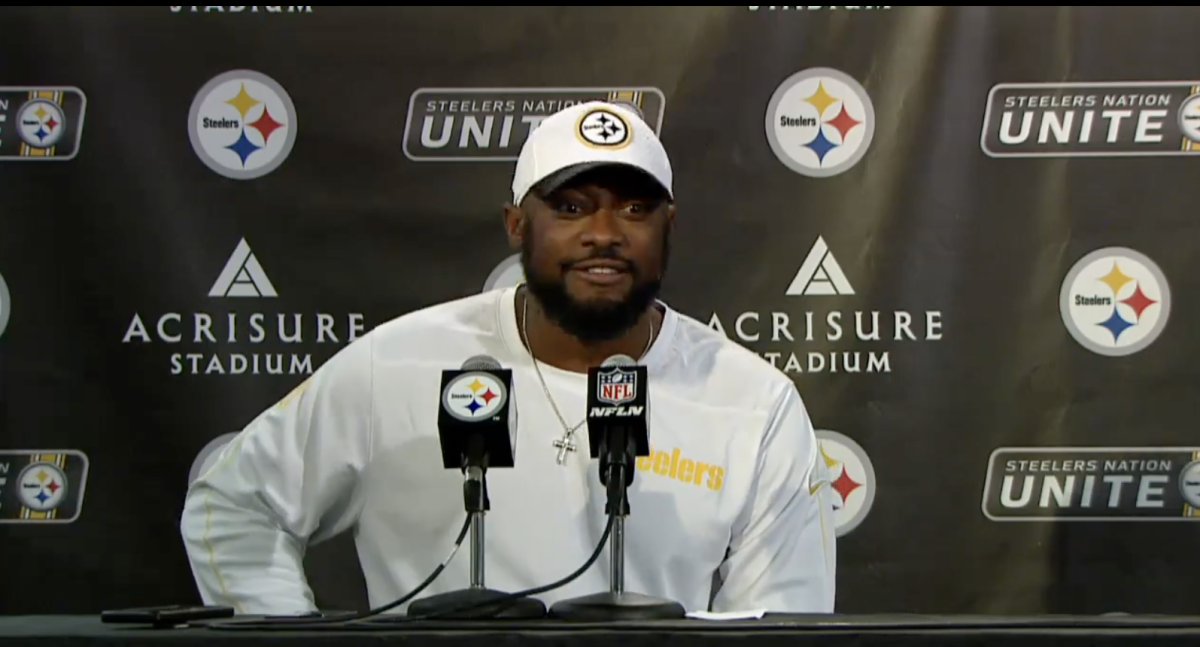 Steelers HC Mike Tomlin pats himself on the back following bold