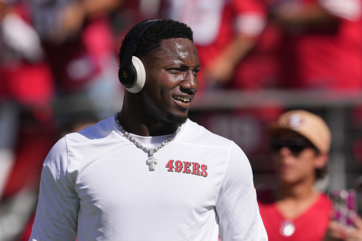 San Francisco 49ers wide receiver Deebo Samuel Sr. (1) before the game against the Arizona Cardinals at Levi's Stadium.