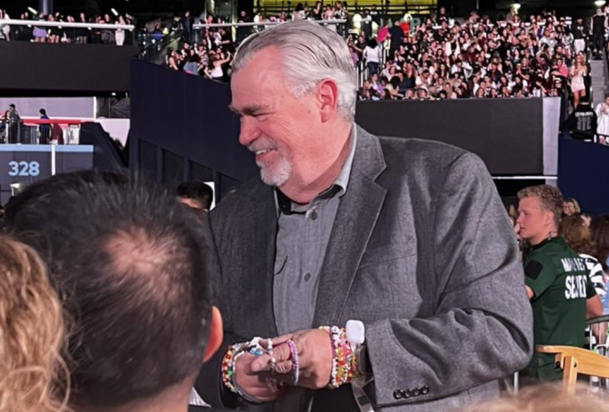 Ed Kelce proves to be a natural among the Swifties at Eras Tour show in