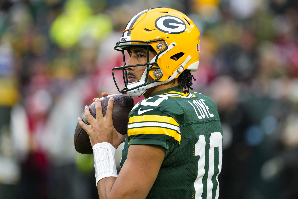 Nov 24, 2024; Green Bay, Wisconsin, USA; Green Bay Packers quarterback Jordan Love (10) throws a pass during warmups prior to the game against the San Francisco 49ers at Lambeau Field. 