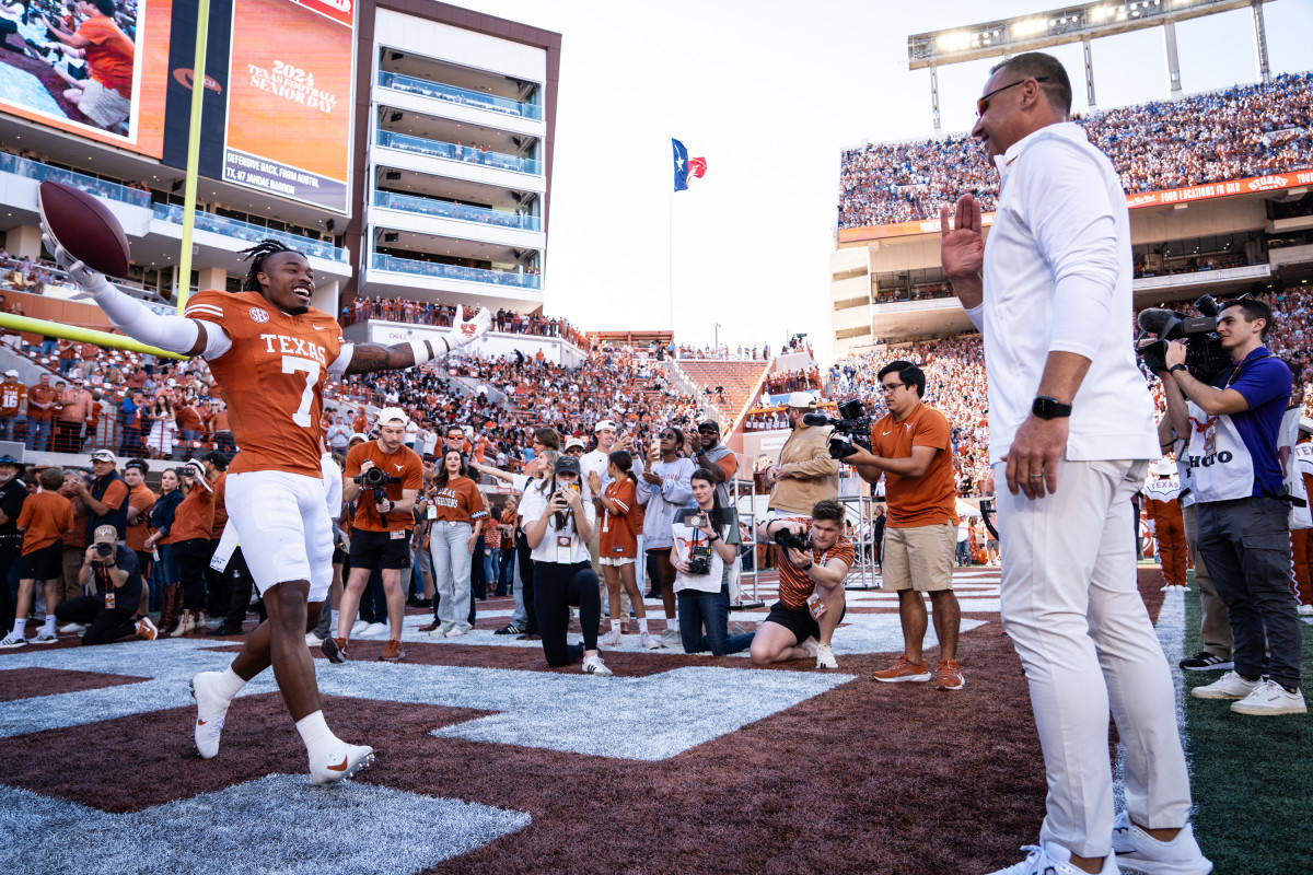 Longhorns’ creative marketing might have pushed Jahdae Barron over the