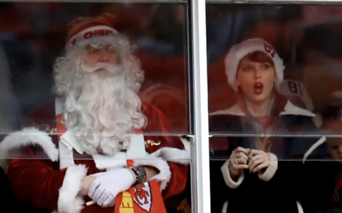 Taylor Swift makes patient's Christmas wish come true during visit to  Children's Mercy Hospital in Kansas City