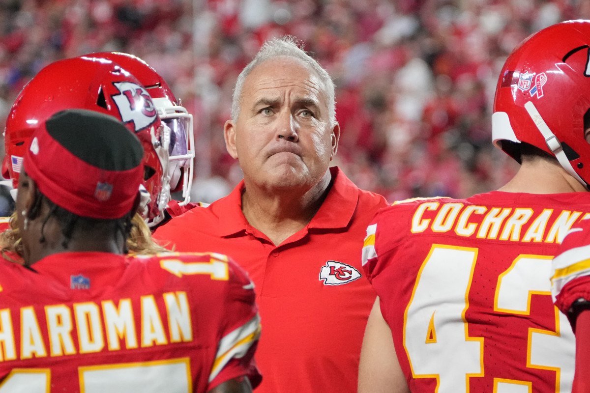 Sep 5, 2024; Kansas City, Missouri, USA; Kansas City Chiefs assistant head coach Dave Toub in the huddle against the Baltimore Ravens during the game at GEHA Field at Arrowhead Stadium.