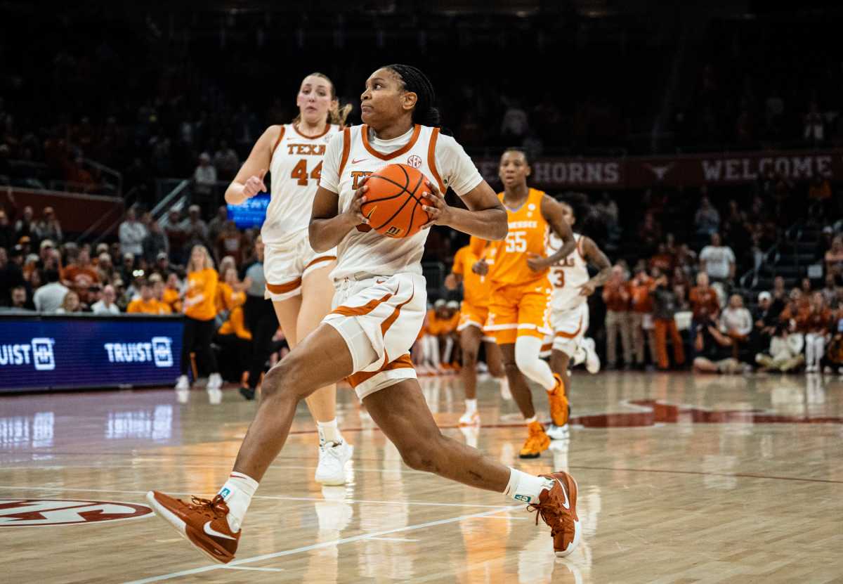 Texas Longhorns forward Madison Booker (35) drives to the hoop late in the second half as the Texas Longhorns take on the Tennessee Lady Vols in the Moody Center, Jan. 23, 2025. 