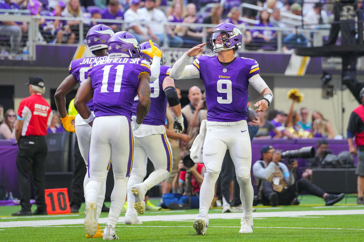 Vikings QB J.J. McCarthy makes bold statement about 2025 season, Sam  Darnold's future