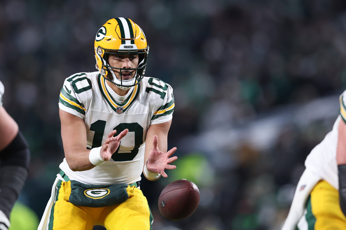 Green Bay Packers quarterback Jordan Love (10) drops back to pass against the Philadelphia Eagles during the third quarter in an NFC wild card game at Lincoln Financial Field.