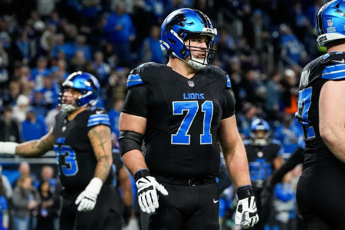 Detroit Lions guard Kevin Zeitler (71) warms up before the game between Detroit Lions and Minnesota Vikings at Ford Field in Detroit on Sunday, Jan. 5, 2025.