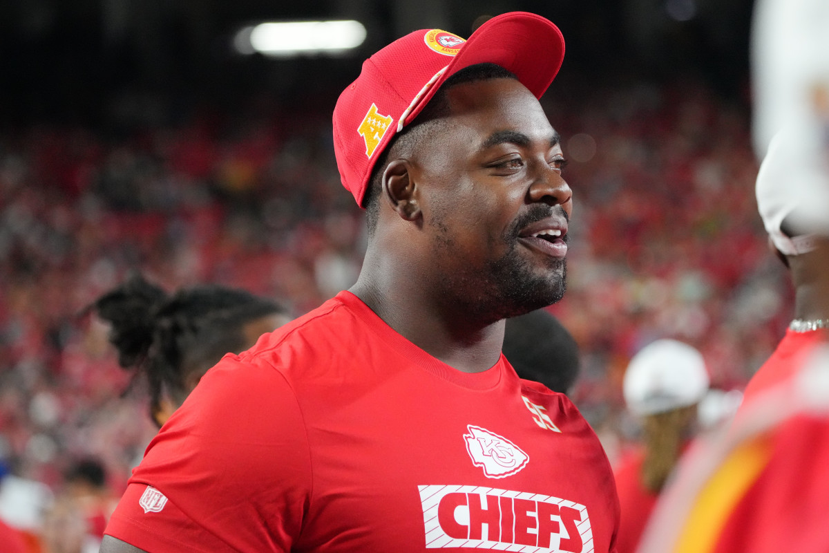 Chiefs DT Chris Jones recruiting former AFC West foe to Kansas City after he was released by rival Bills ahead of free agency 🔗⤵️ TS.DHUNG.