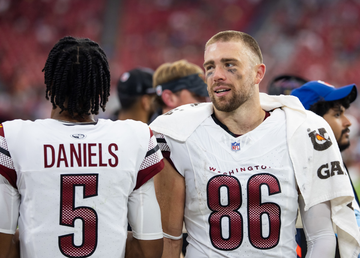 Sep 29, 2024; Glendale, Arizona, USA; Washington Commanders tight end Zach Ertz (86) with quarterback Jayden Daniels (5) against the Arizona Cardinals at State Farm Stadium.