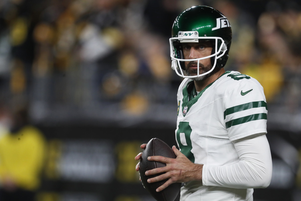 Caption: Oct 20, 2024; Pittsburgh, Pennsylvania, USA; New York Jets quarterback Aaron Rodgers (8) warms up before the game against the Pittsburgh Steelers at Acrisure Stadium.