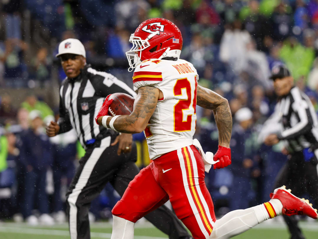 Skyy Moore makes last gasp effort at Chiefs’ 53-man roster with standout special teams play in otherwise dreary game