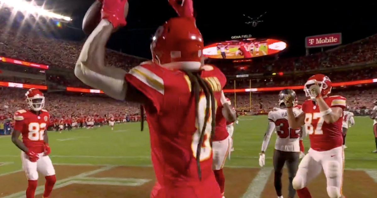 DeAndre Hopkins accentuates his first Kansas City Chiefs touchdown with ...