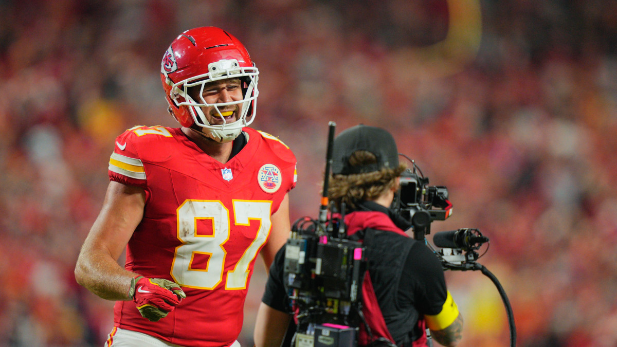 Travis Kelce gets in on the fun with fans by celebrating his historic touchdown with dance moves from Taylor Swift’s hit song