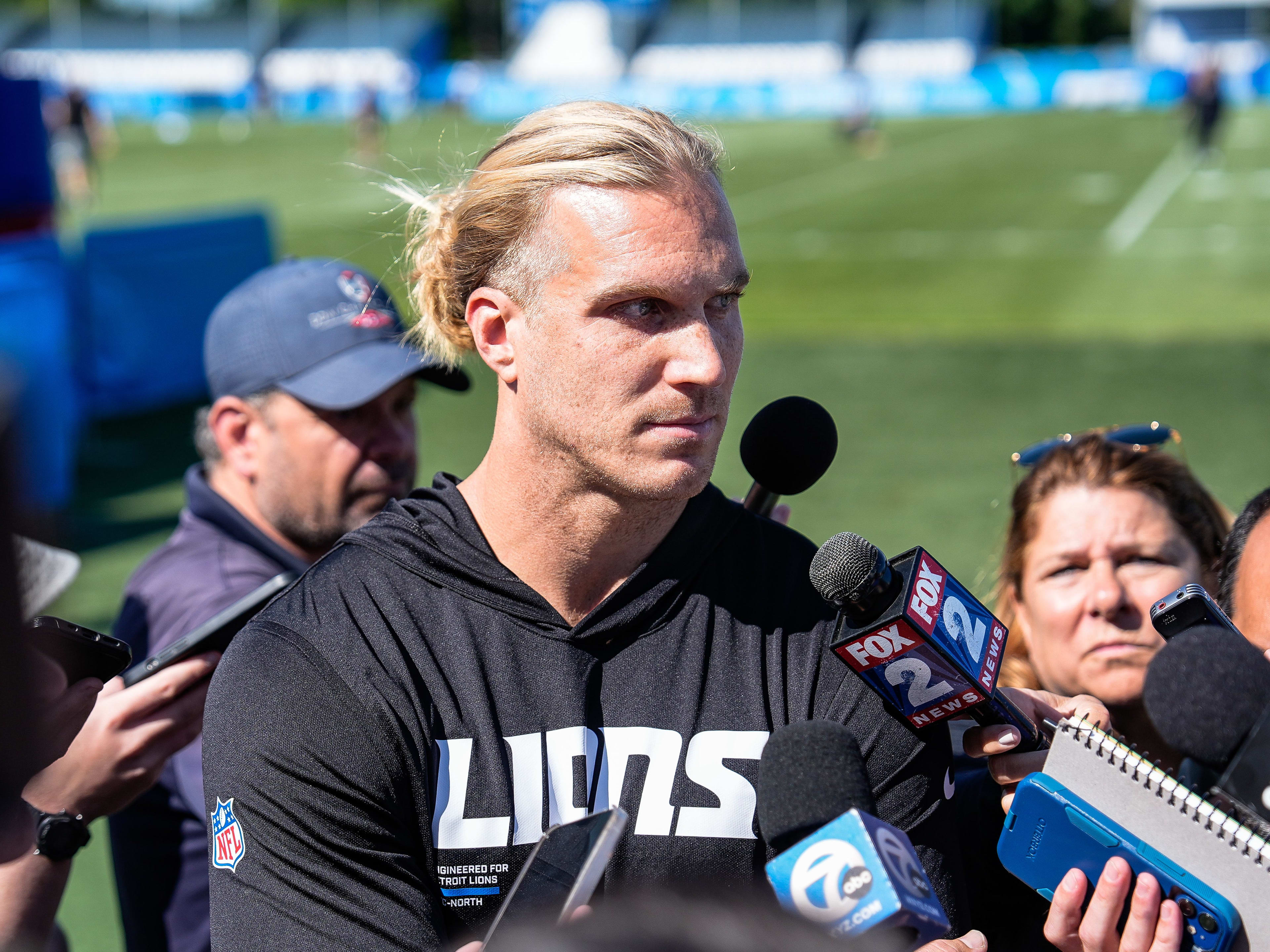 GOOD NEWS: Lions veteran star Alex Anzalone has a meaningful message for Lions diehards following rumors he was being pursued by the Steelers and offered a contract worth nearly $150 million. “The Lions are the team that made me a star. Over the past few weeks, it wasn’t about money – it was about ….-criss