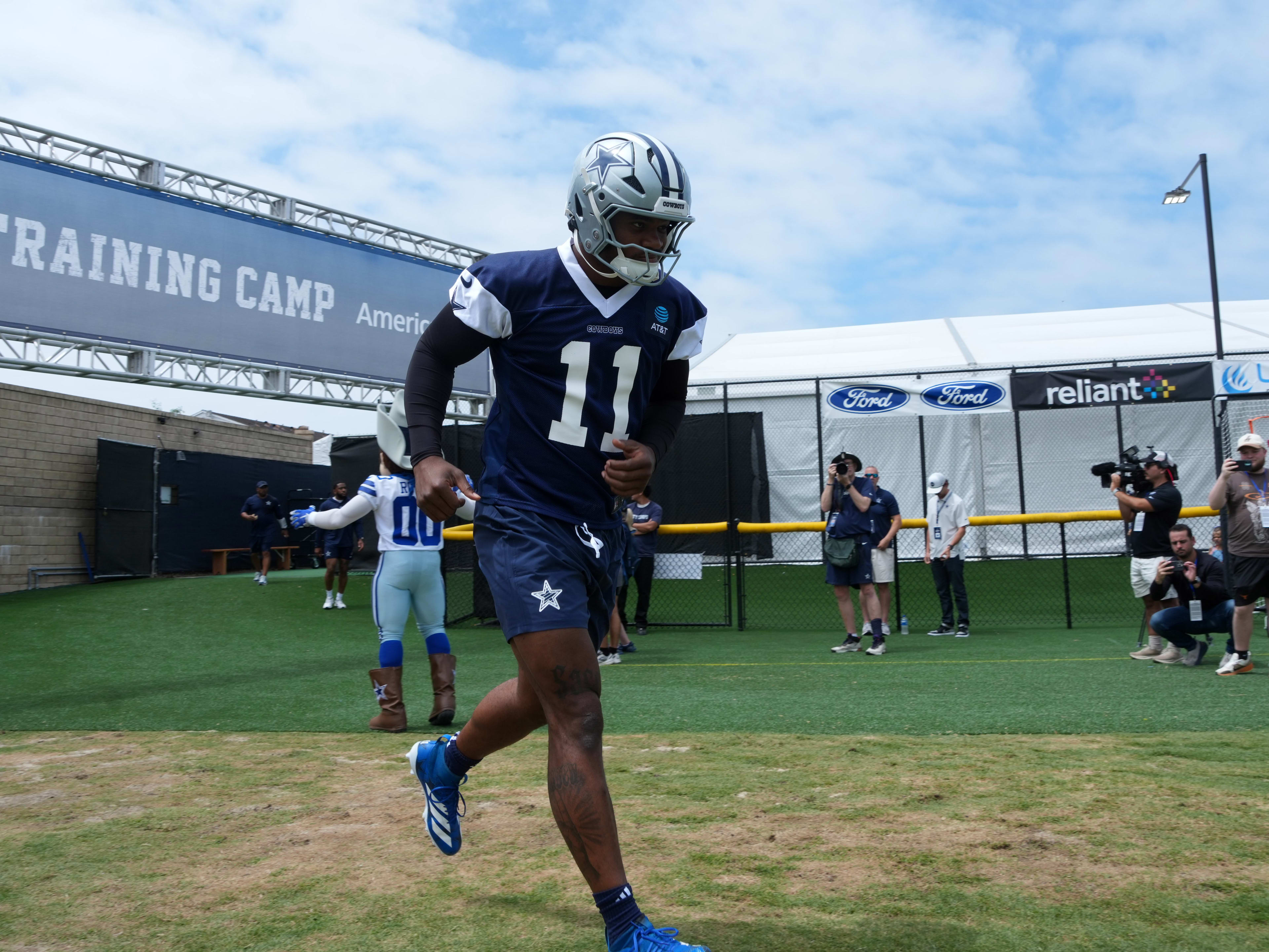 Dallas Cowboys defensive end Micah Parsons (11) enters the field during training camp at the River Ridge Fields. 