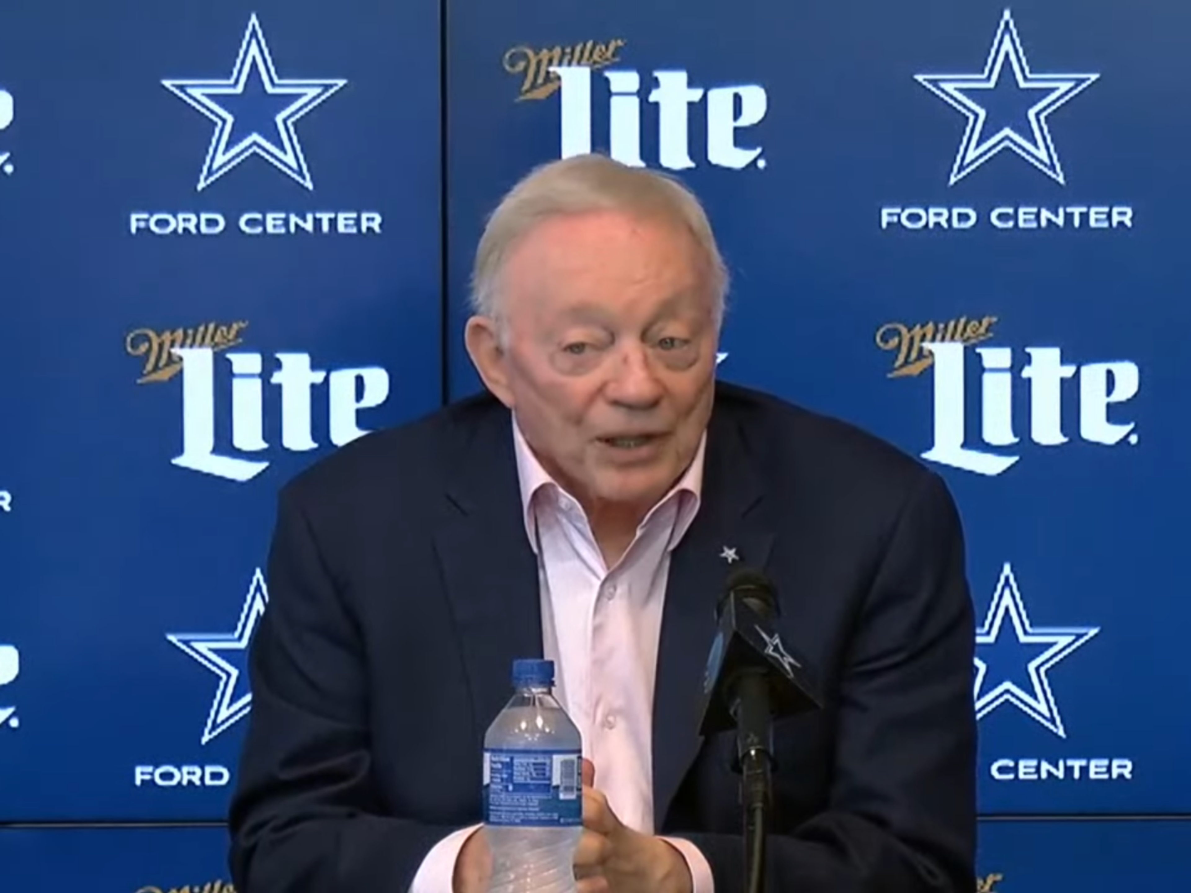 BREAKING: Dak Prescott Suffers Serious Injury in Final Cowboys Training Camp Practice — Jerry Jones Holds Emergency Meeting and Issues a Late-Night Statement That Leaves Fans Anxious About the Upcoming Season - smp