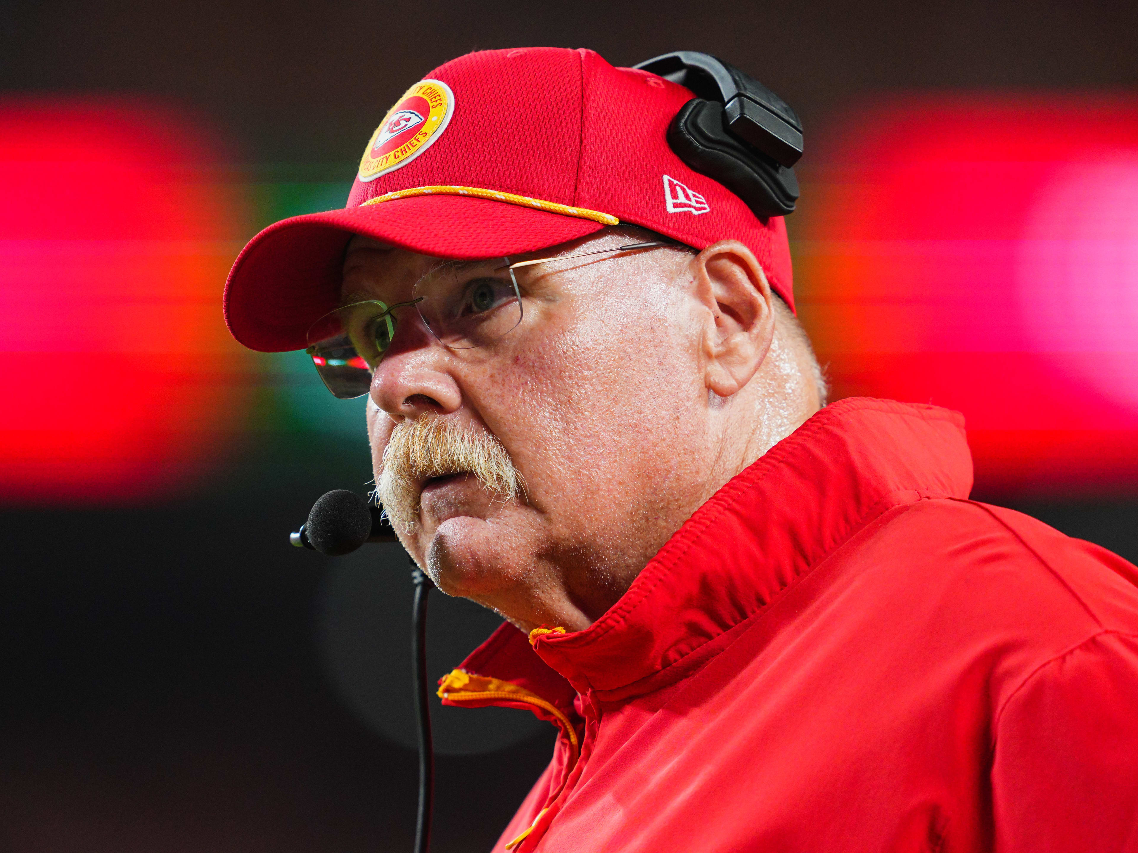 THE RAGE 🚨: ABC halts Jimmy Kimmel Live! after offensive remarks about Charlie Kirk — Chiefs Head Coach Andy Reid roared in utter fury: I was already enraged seeing people turn videos of the de@d into jokes. But for a public figure to say such vile things, I feel nothing but extreme disgust! — social media exploded in a storm of controversy…” When his fury reached its peak, Andy Reid uttered 8 words that struck Jimmy Kimmel like the sky crashing down. – manh