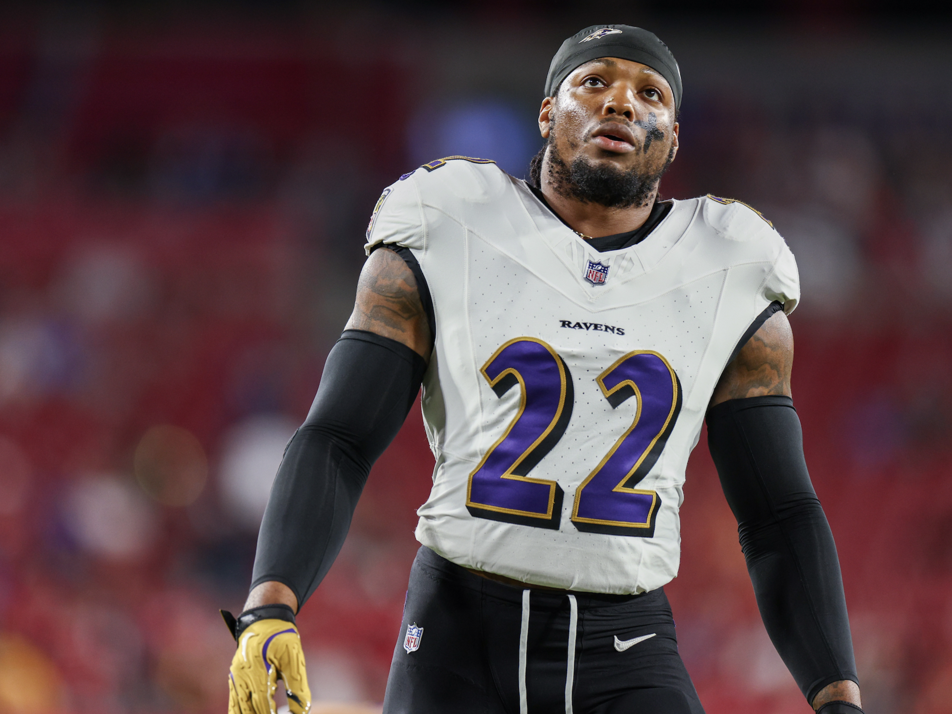 Grayson Taylor, 12, has terminal bone cancer. In a week when he was supposed to be hospitalized for further treatment, he signed a “signing contract” with the Baltimore Ravens, scored a touchdown in front of tens of thousands of spectators, and brought the entire team to their feet and gave them a standing ovation. But that wasn’t the biggest surprise. Ravens star Derrick Henry showed up unannounced, walked straight into Grayson Taylor’s press conference, put his hand on the boy’s shoulder, and spoke to the cameras…D