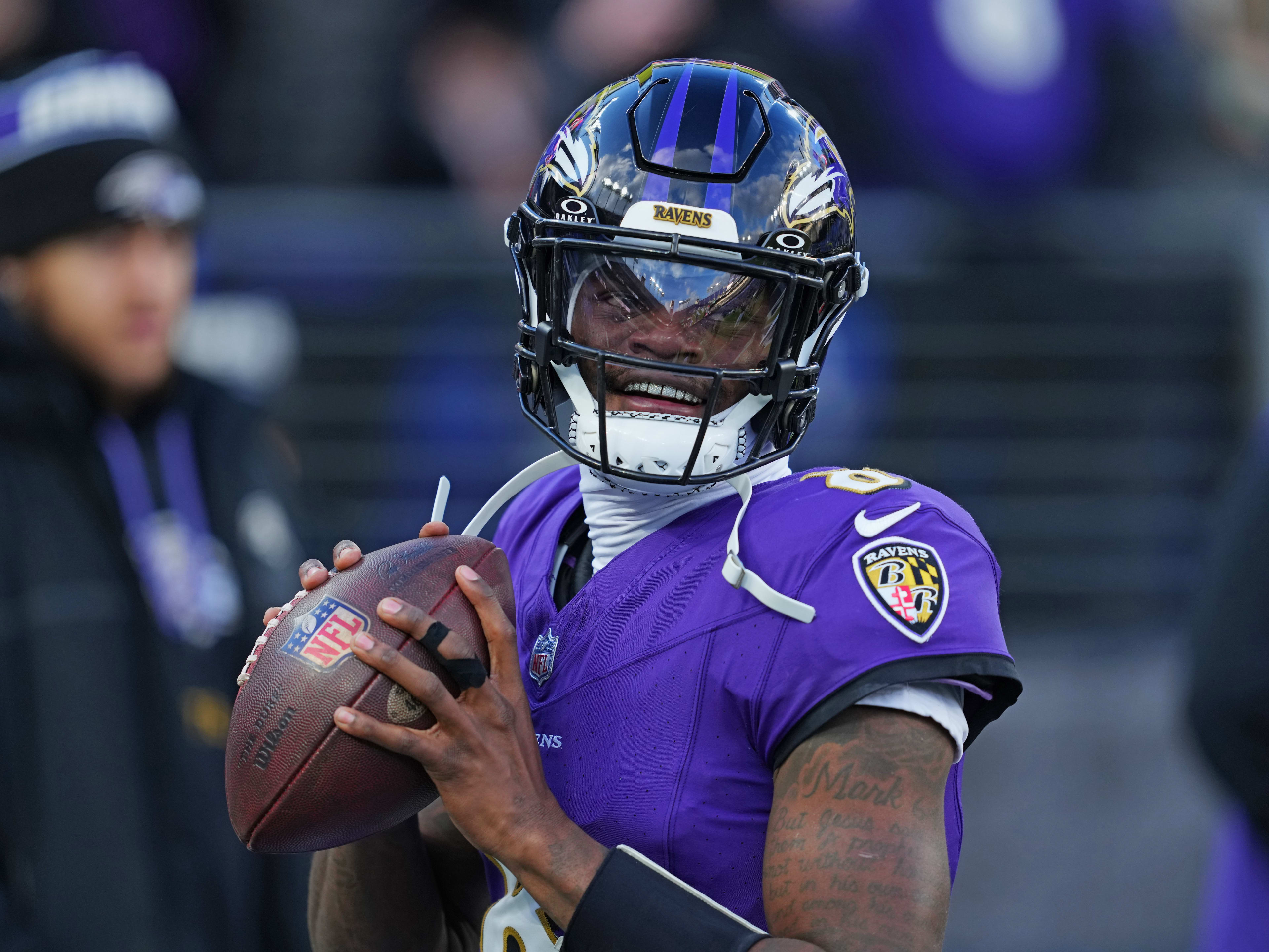 Lamar Jackson drops a bombshell, boldly warning Team Baltimore Ravens: "The moment Colin Kaepernick steps onto this team, I’m out—gone for good!" The team's head coach " John Harbaugh " immediately fires back with a response....NO.1 - Winunie