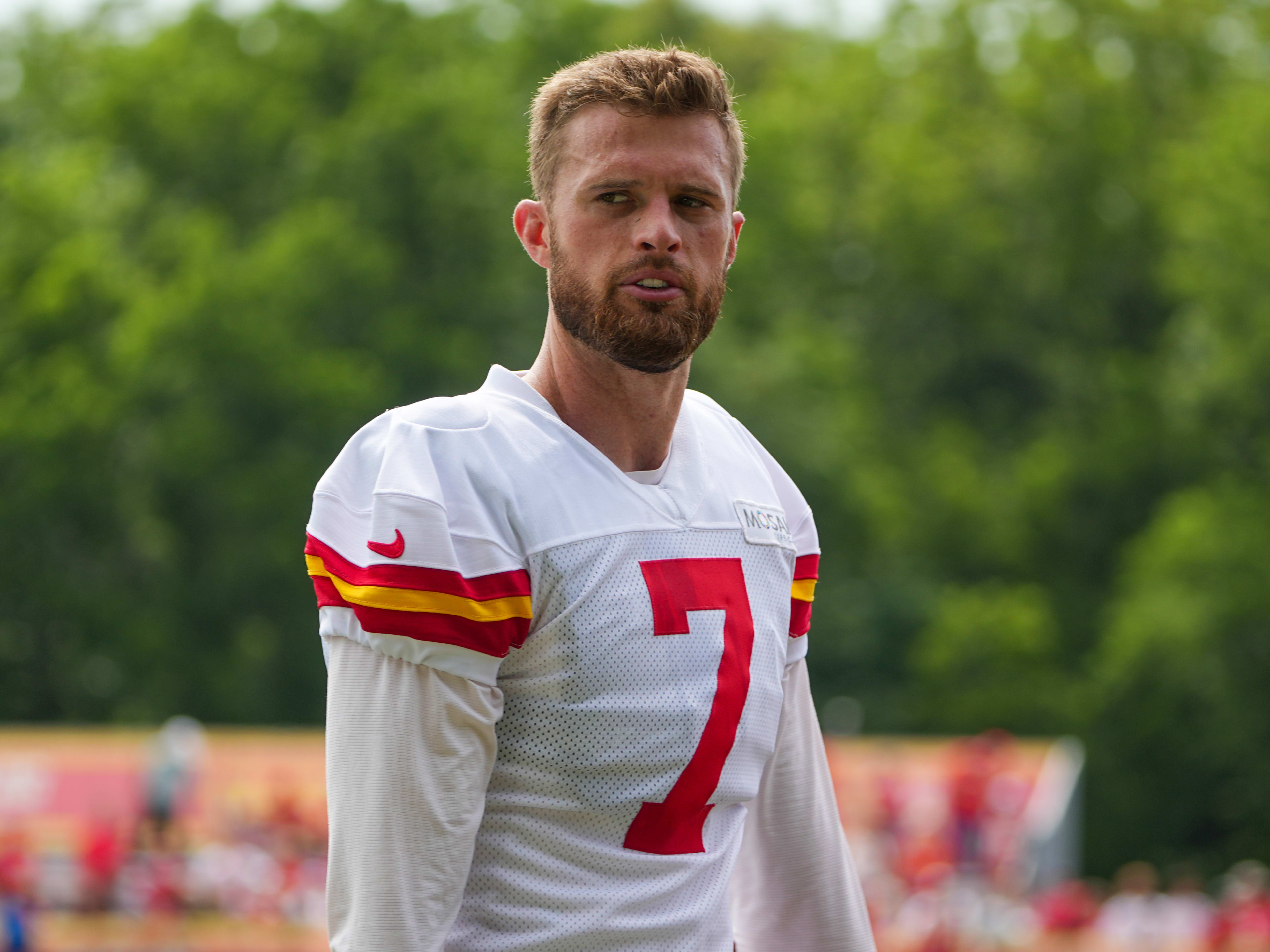 Harrison Butker Stuns the Chiefs with Double Joy — Twins on the Way! Harrison Butker has always been known for his calm and steady presence — even under the pressure of game-winning kicks or hard-fought battles. – Media News 48