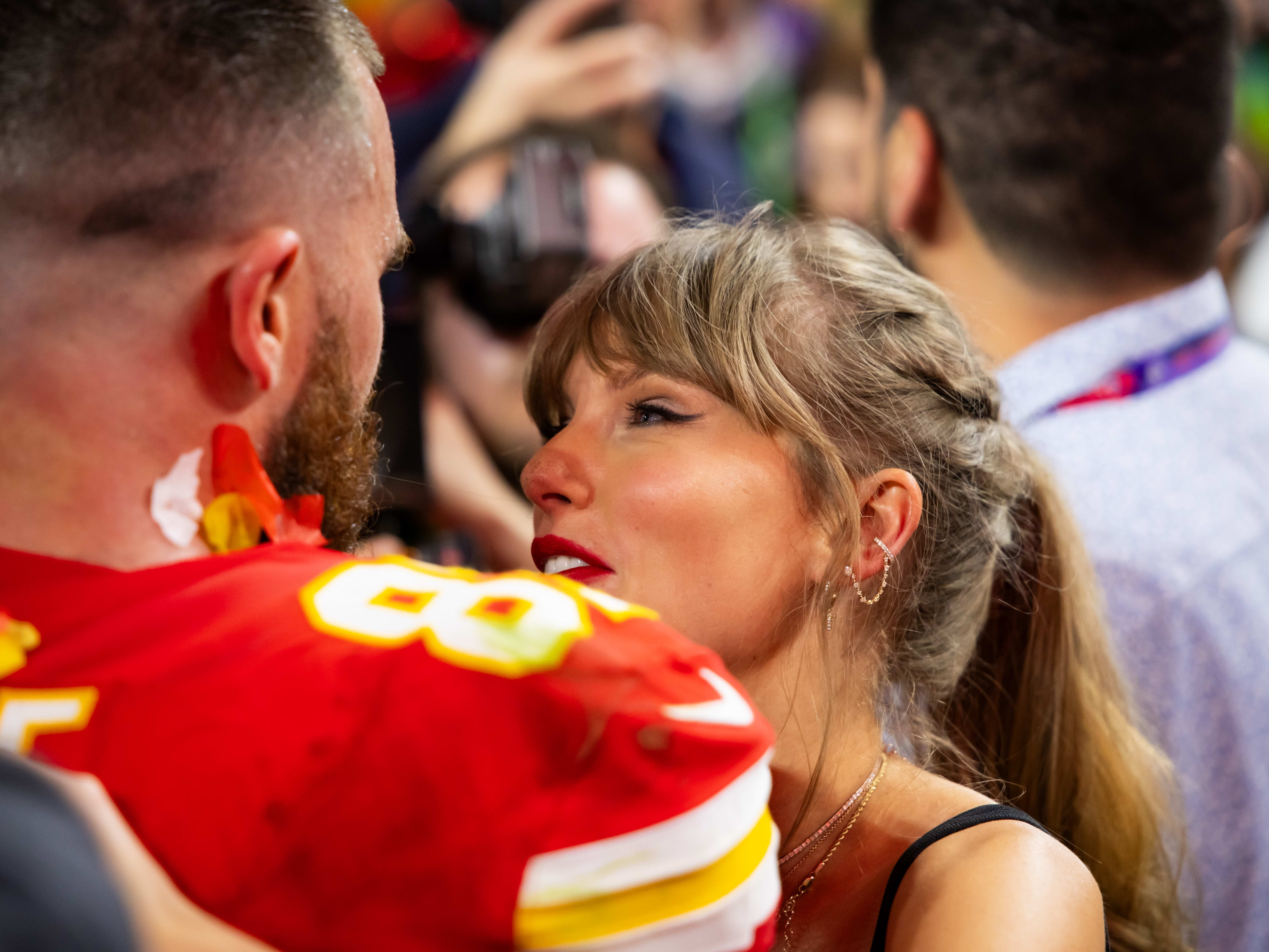 Feb 11, 2024; Paradise, Nevada, USA; Kansas City Chiefs tight end Travis Kelce (87) celebrates with girlfriend Taylor Swift after defeating the San Francisco 49ers in Super Bowl LVIII at Allegiant Stadium. Mandatory Credit: Mark J. Rebilas-USA TODAY Sports
